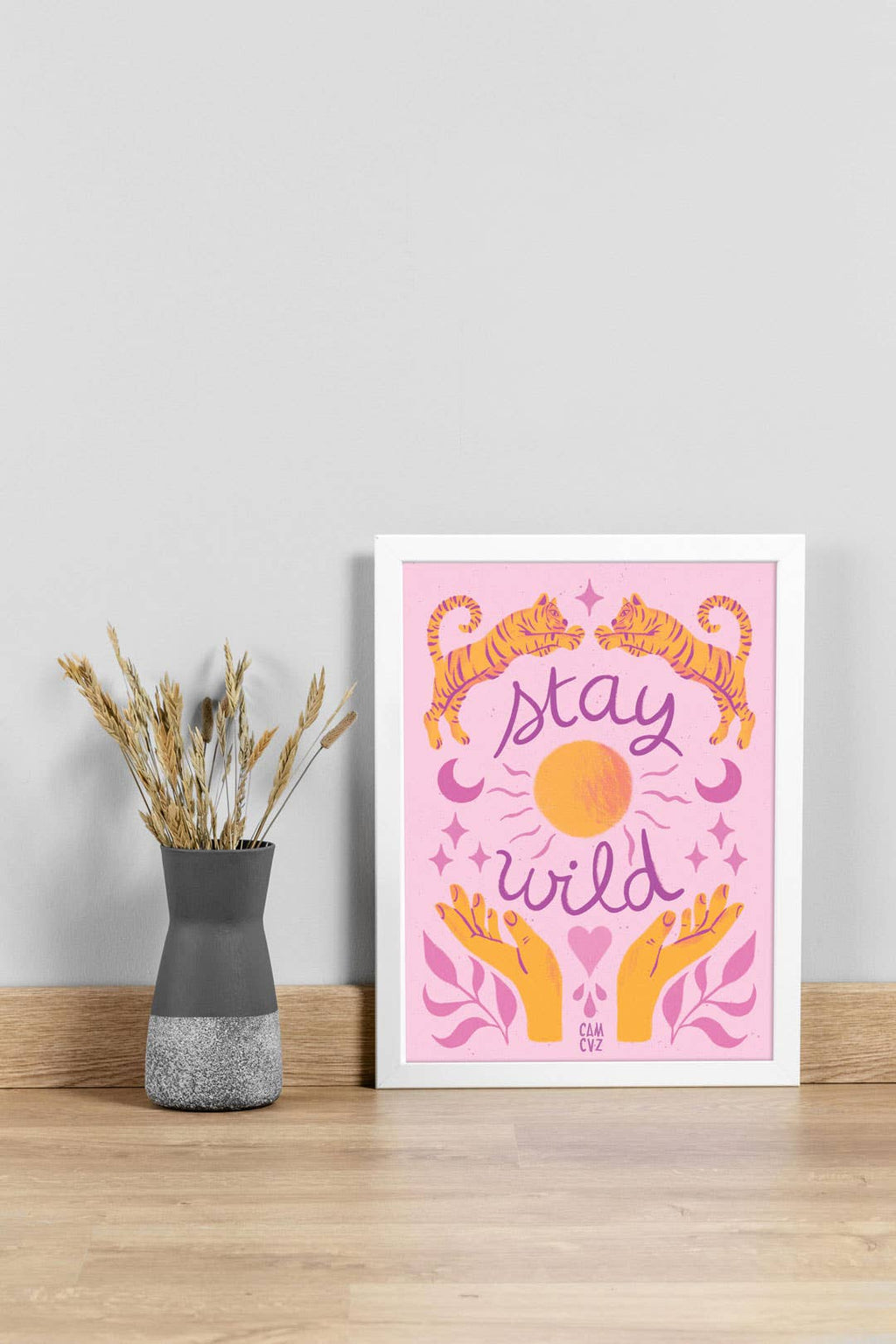 Affiche Stay Wild – Esprit Bohème Rose & Jaune